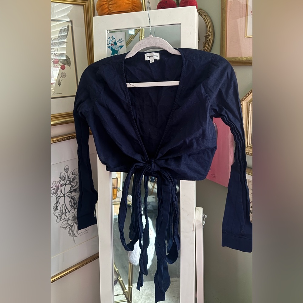 superdown Navy Long-Sleeve Tie-Front Cropped Top